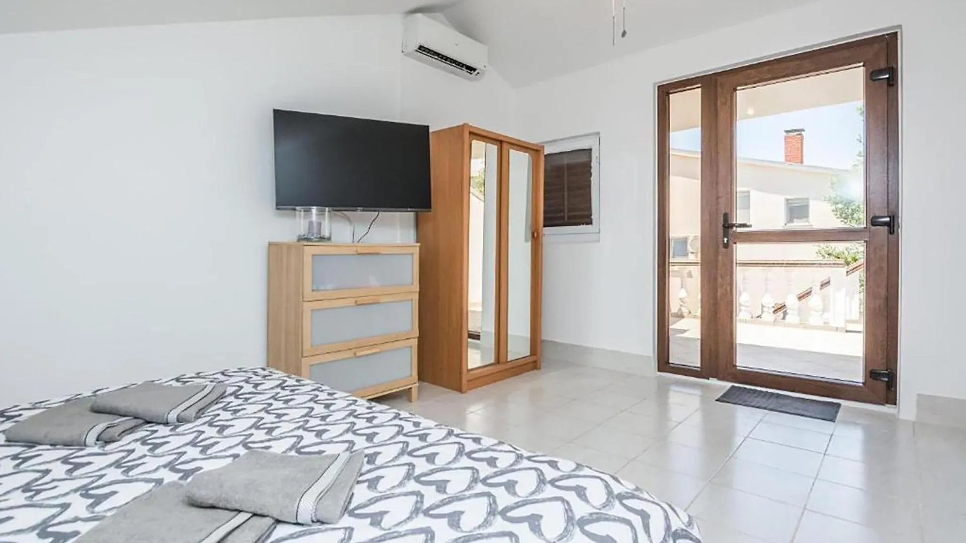 Awesome Home In Vir With Heated Swimming Pool Holiday home
